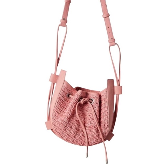FREE PEOPLE RAFFIA CABANA CROSSBODY VEGAN  IN VINTAGE PINK NEW WITHOU TAGS - Picture 2 of 5
